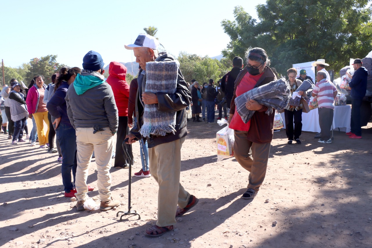 Los indigentes y familias vulnerables al intenso frío están siendo atendidos, detalla alcalde de Ahome
