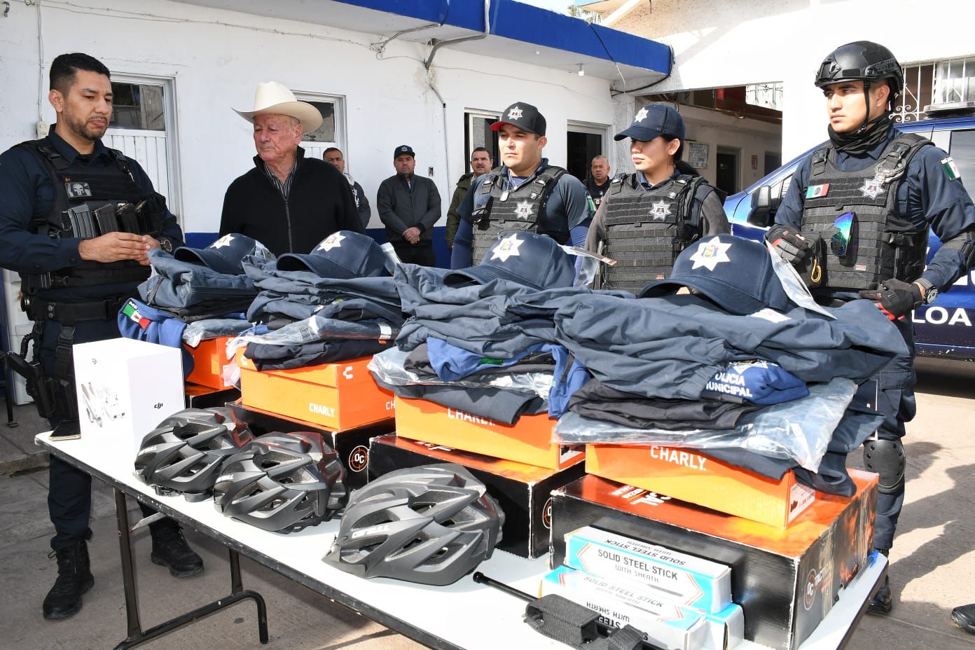 Dan la bienvenida a cuatro nuevos policías en Angostura; corporación recibe un dron y equipamiento