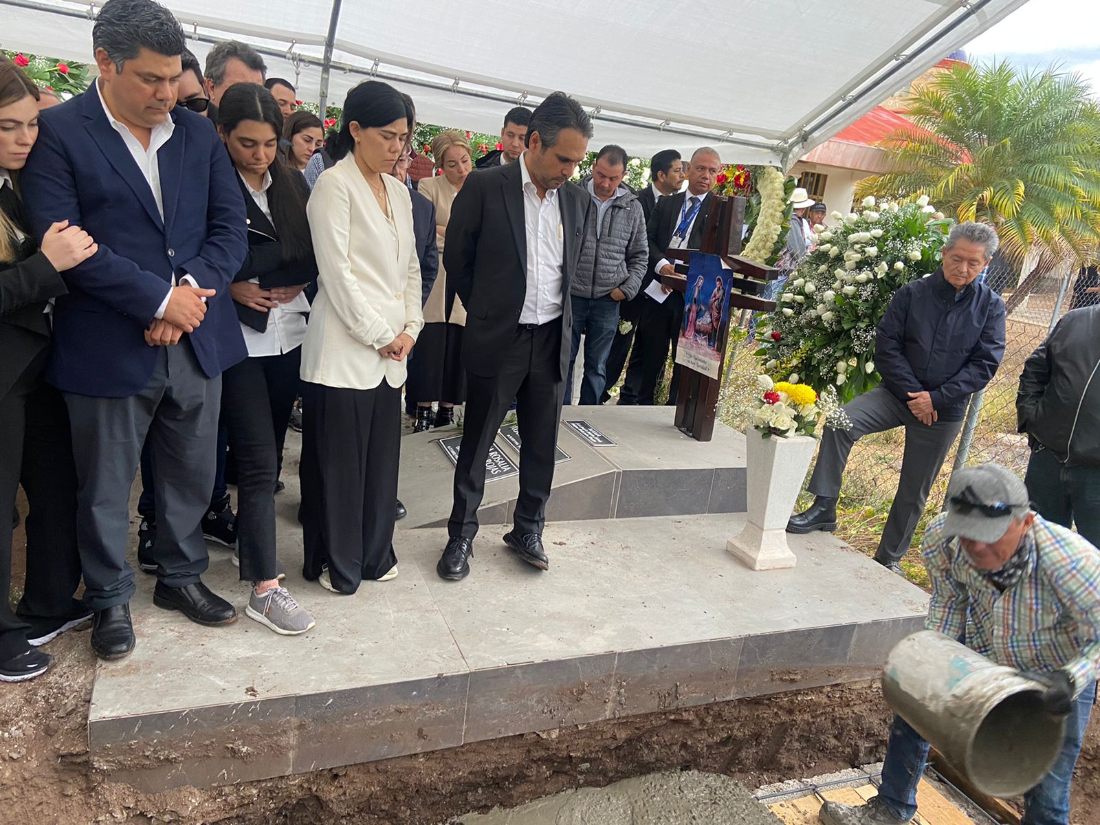 Sepultan al exgobernador Jesús Aguilar en el Potrero de Los Sánchez, Mocorito; cientos de personas lo despiden