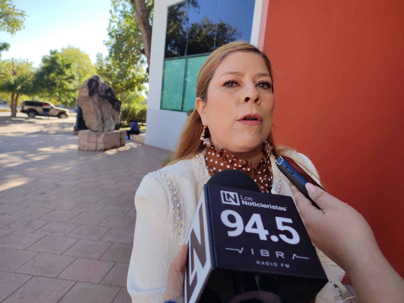 Síndica procuradora de Guasave dice que le dieron aumento sin pedirlo; pide que no se metan con sus familias