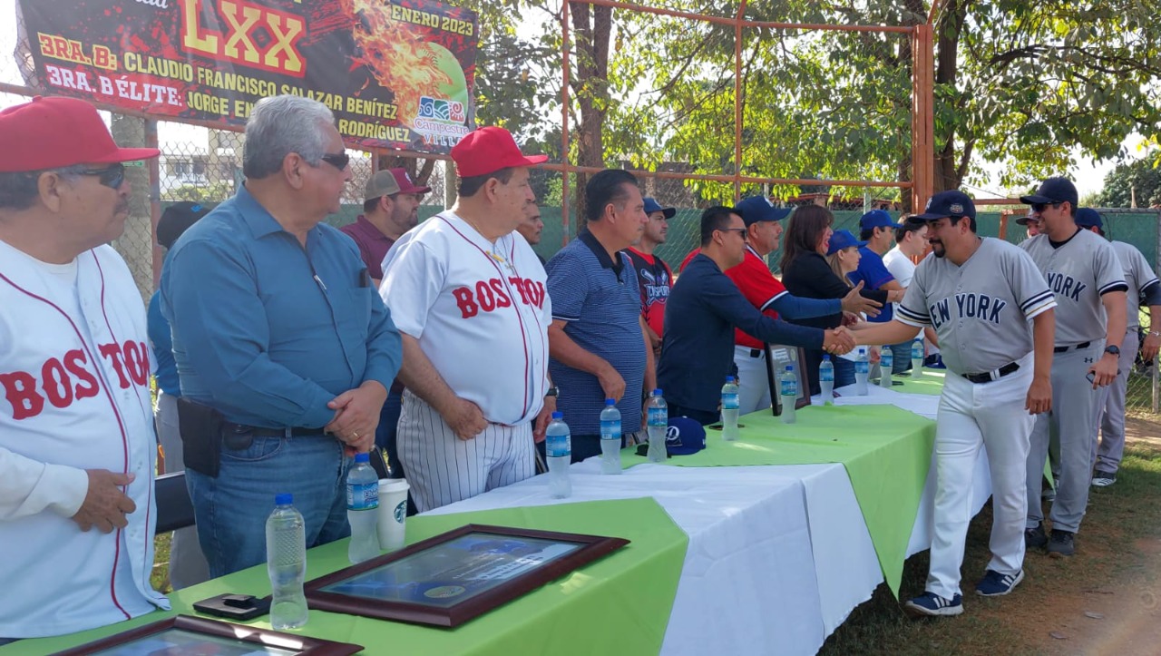 Playball: Inauguran la Liga de Softbol en Villa Universidad