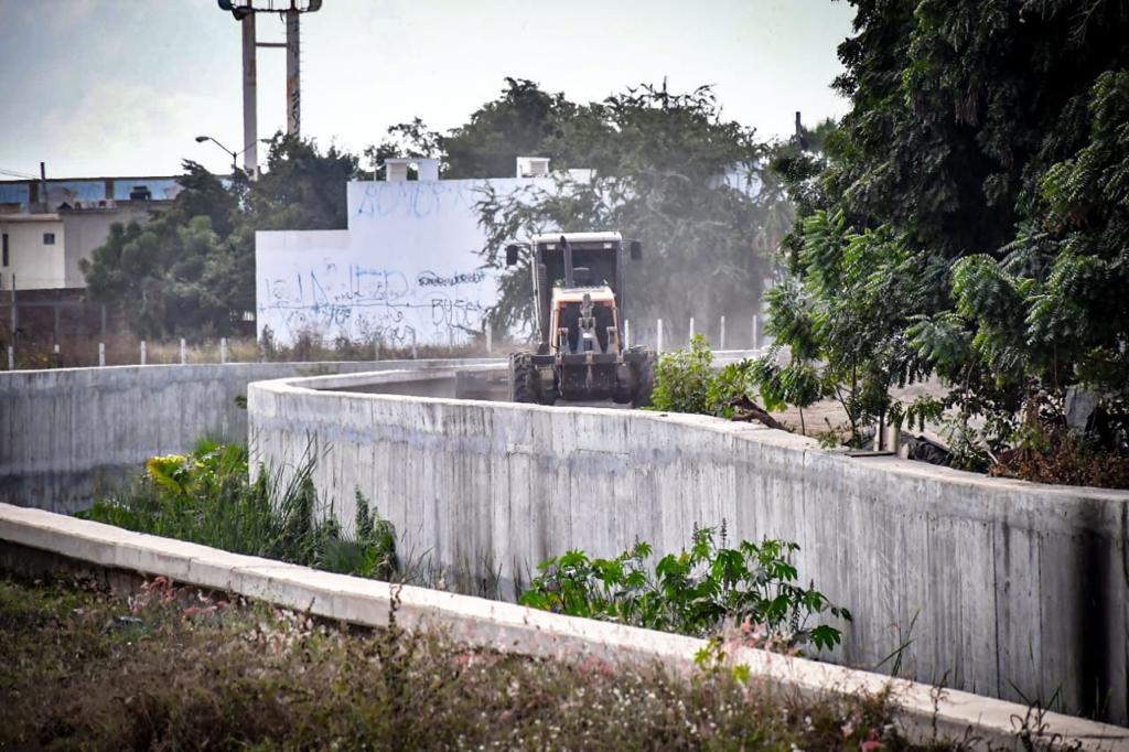 Inicia Obras Públicas en Mazatlán limpieza de casi 2 kilómetros del canal de Urías