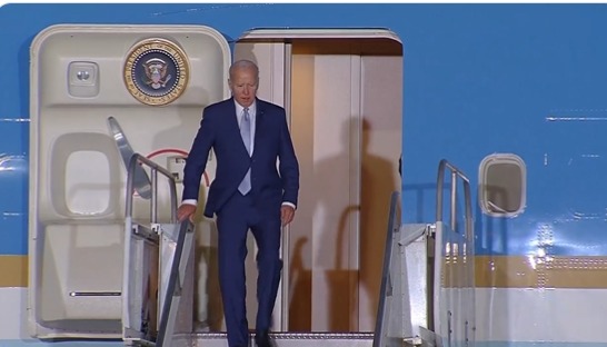 Joe Biden ya está en México; aterrizó en el AIFA y fue recibido por AMLO