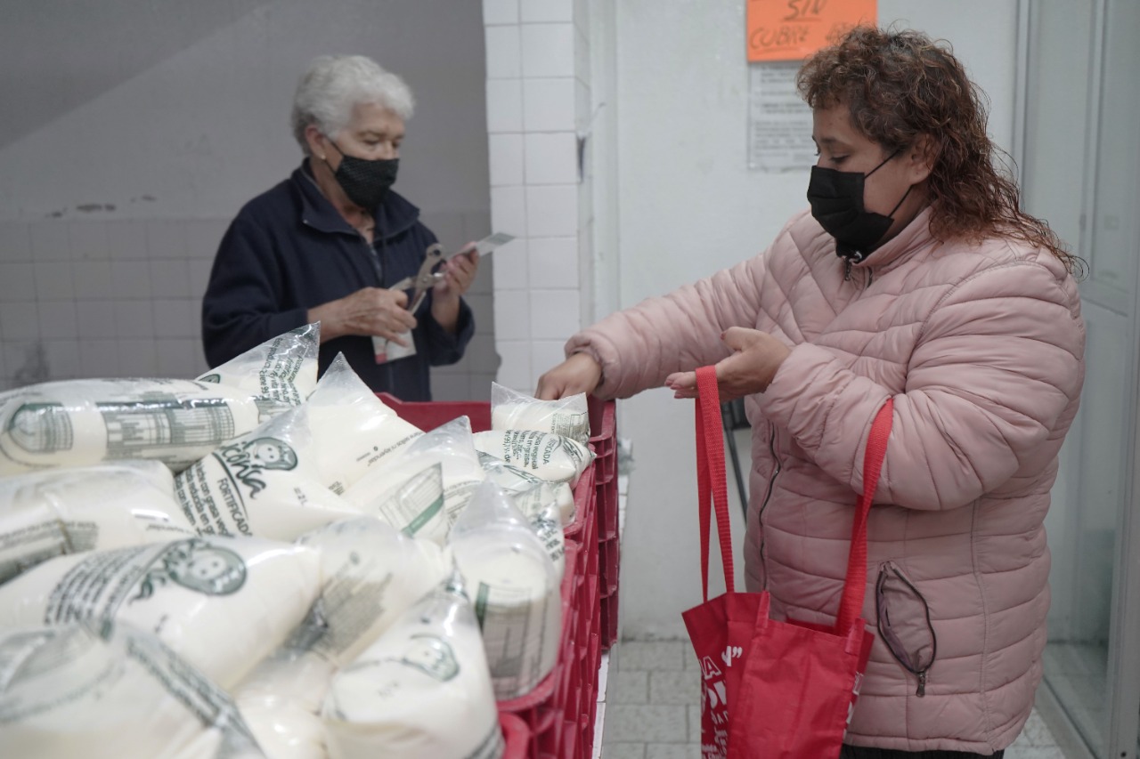 Liconsa priorizará entrega de leche a población vulnerable y compra a pequeños productores en 2023