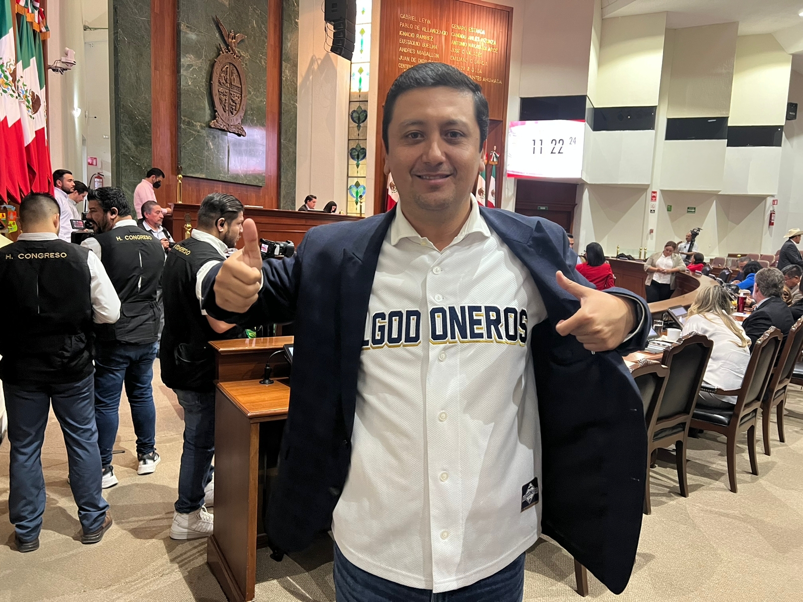 Llega la pasión beisbolera al Congreso; diputados portan casaca de Algodoneros