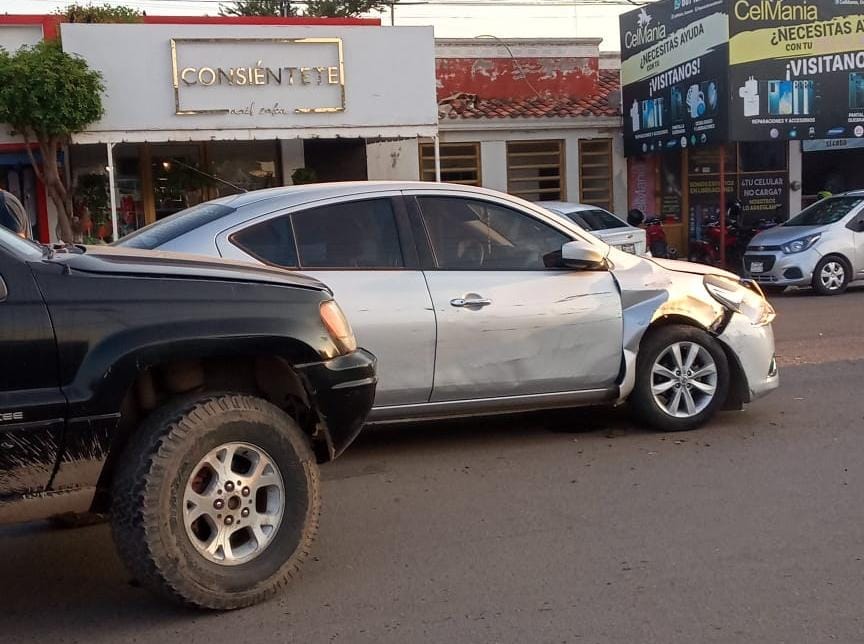 Lo chocó un Policía, alega que no tiene con qué pagar y su aseguradora pide al afectado que cubra el arreglo