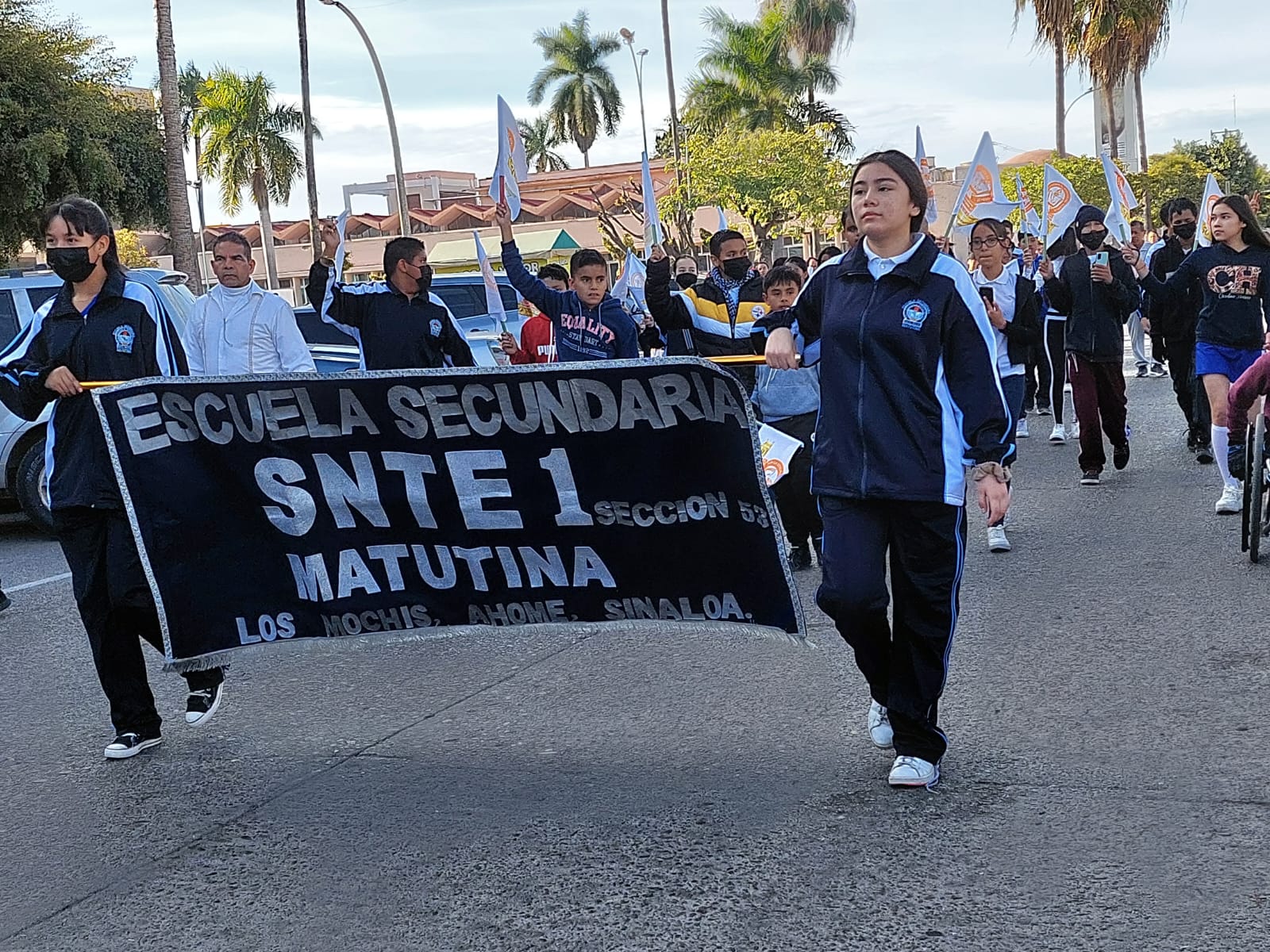 La escuela secundaria SNTE 1 realiza marcha conmemorativa del 50 aniversario de fundación