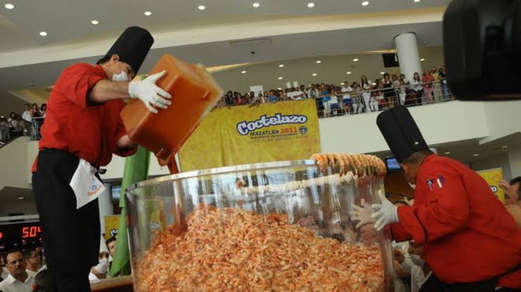 Mazatlán busca romper el Récord Guinness con ‘Coctelazo’ de mariscos de tonelada y media
