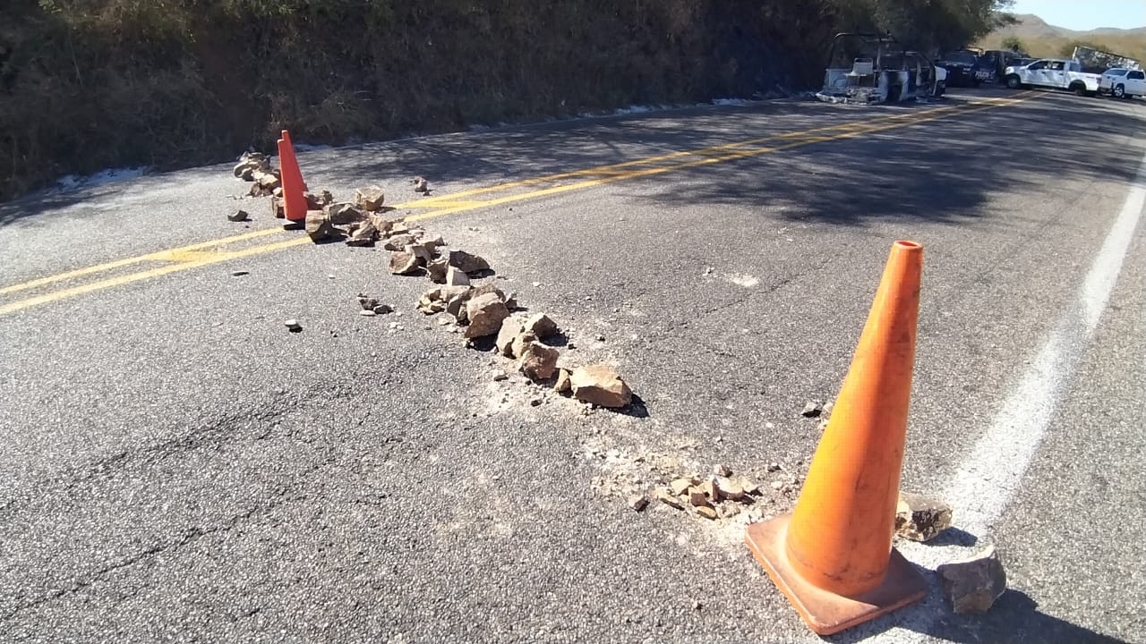 (VIDEO) Militares cierran la México 15 Culiacán-Guamúchil a la altura del entronque a Jesús María