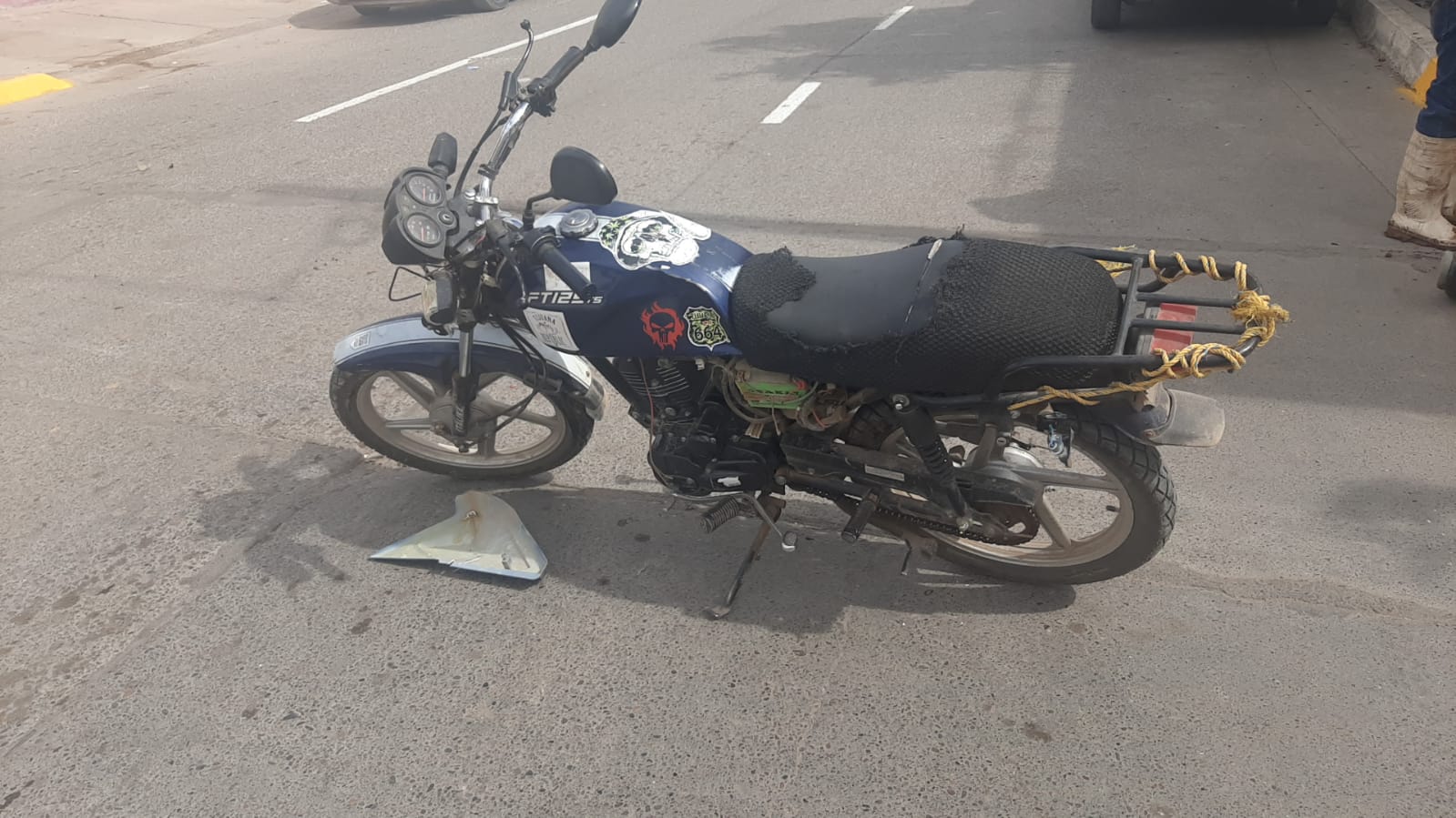 Motociclista en atropellado por vehículo fantasma en el centro de Guasave