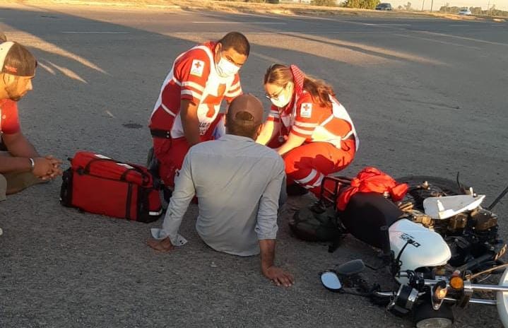 Motociclista es atropellado por una camioneta sobre la México 15 en Guasave