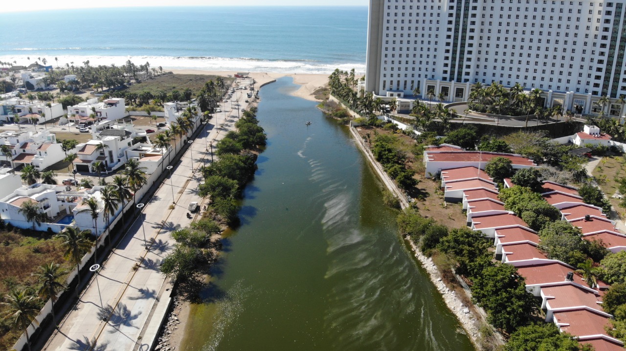 Pone Jumapam en marcha plan de mitigación en el Estero del Yugo, tras mortandad de peces