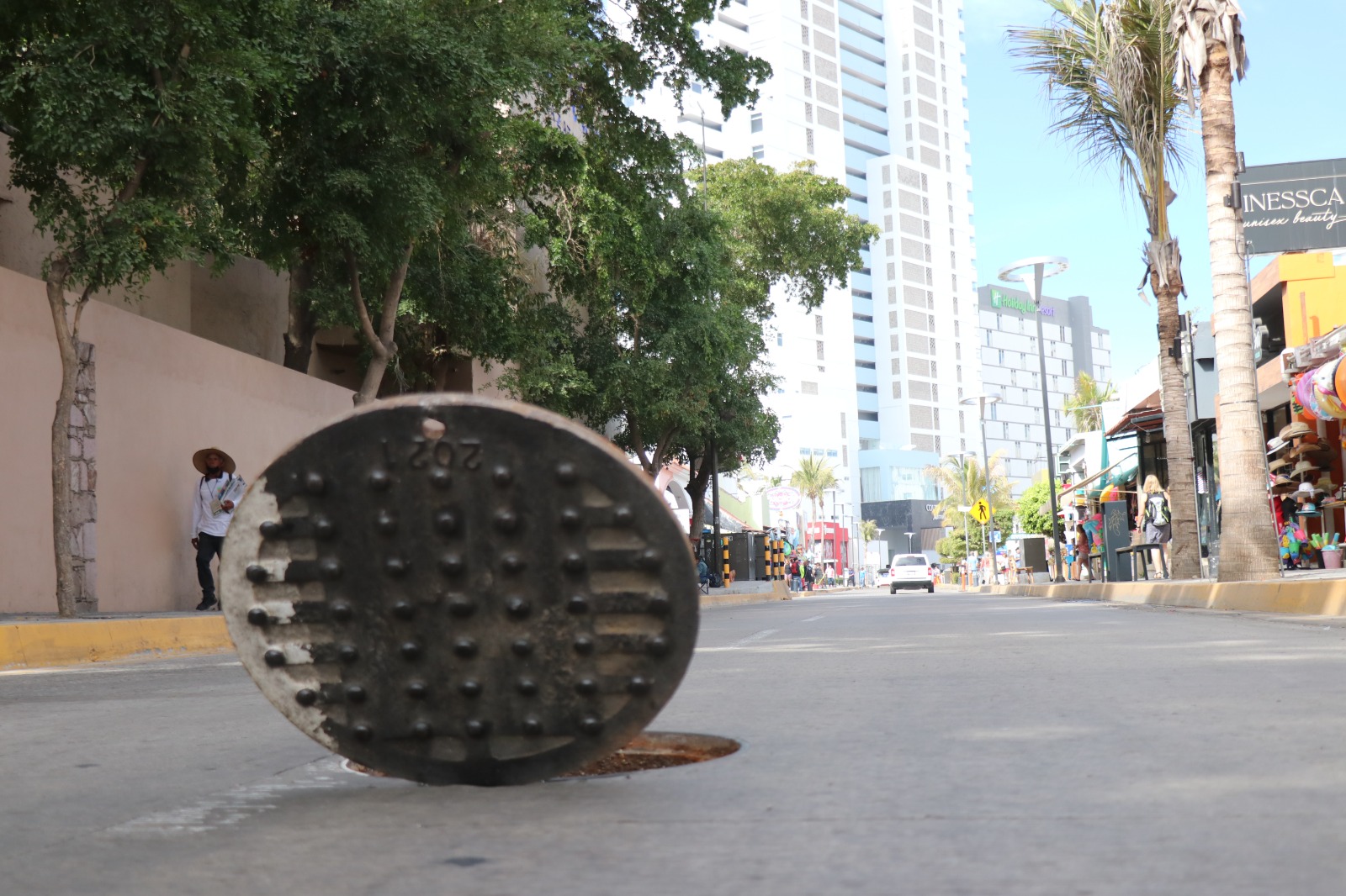 Ponen restauranteros ‘en jaque’ drenaje en Gaviotas de Zona Dorada, Mazatlán