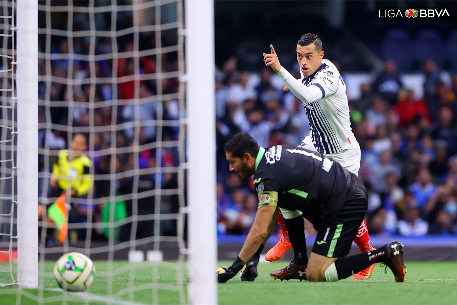 Rayados se lleva 3 puntos en un juegazo en la cancha del Azteca