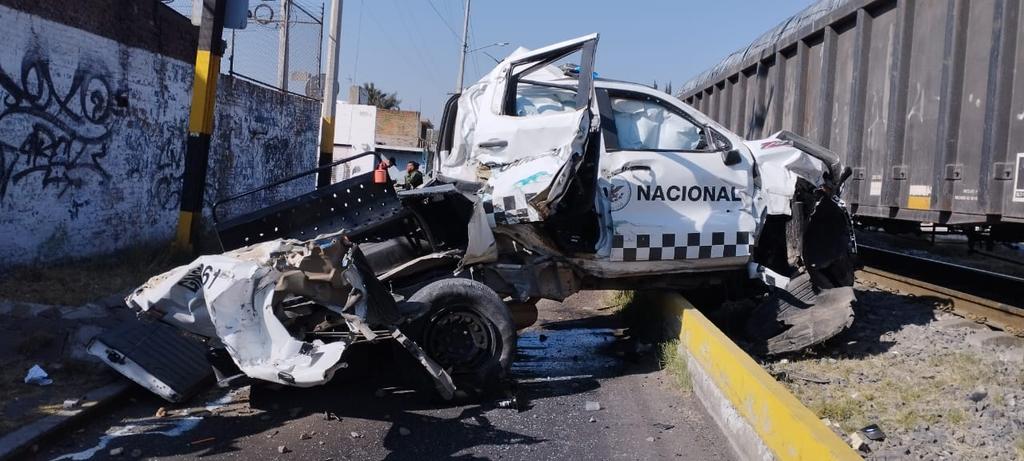 Patrulla de la Guardia Nacional es embestida por tren en Guanajuato; dos elementos fallecen en las vías