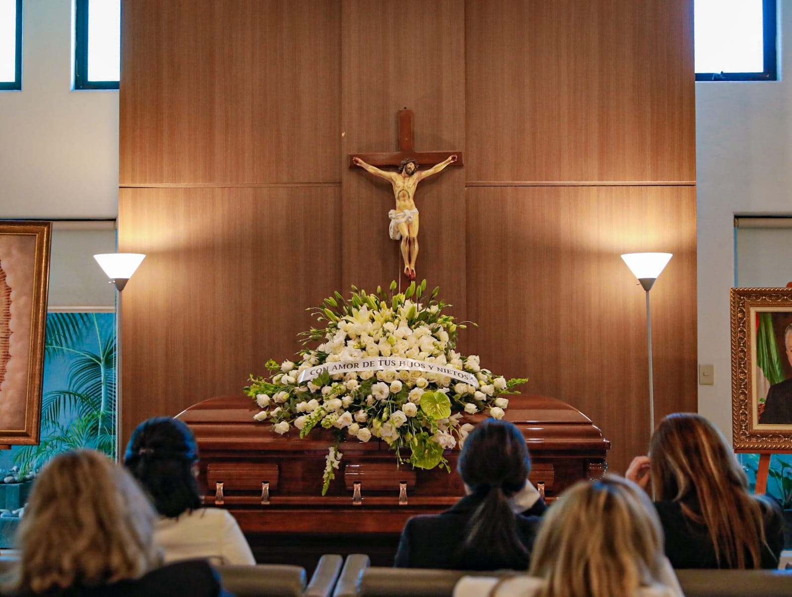 Familiares, amigos y políticos dan el último adiós al exgobernador Jesús Aguilar Padilla
