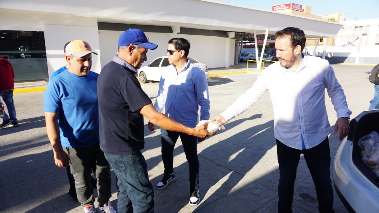 Acuden en auxilio de personas varadas en Central Camionera de Mazatlán, SEDECTUR hace equipo con la IP para apoyarles