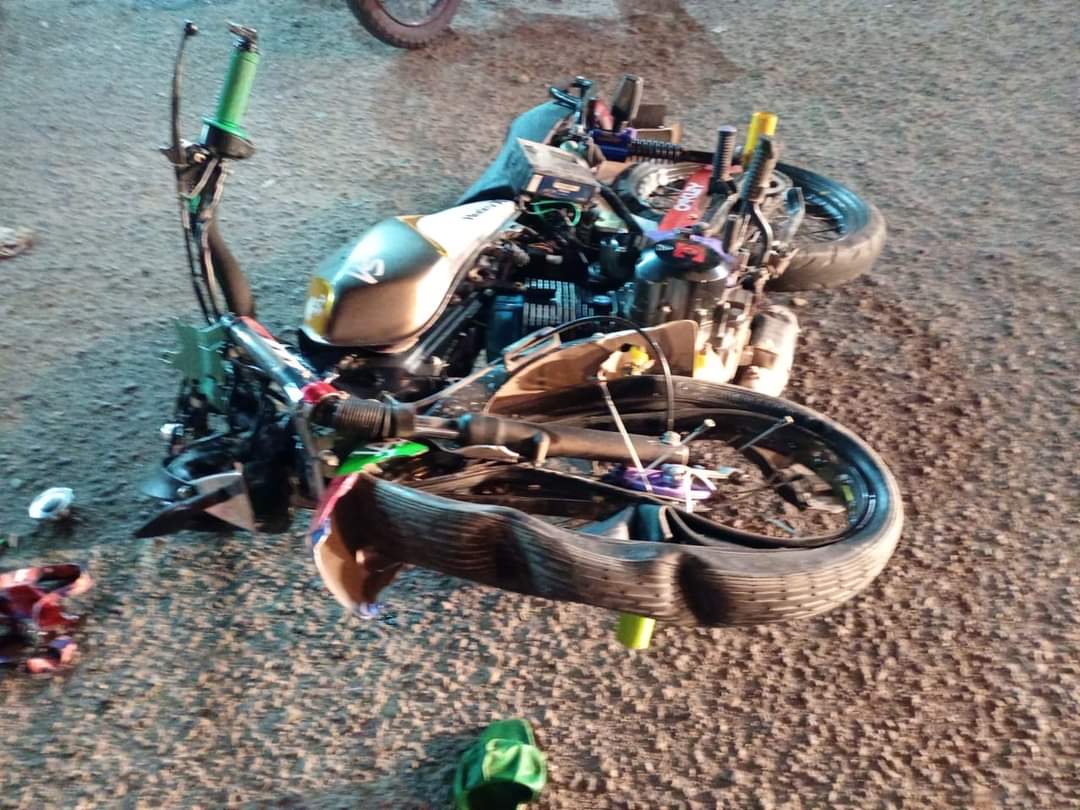 Vehículo embiste a pareja de motociclistas y se da a la fuga en Villa Unión