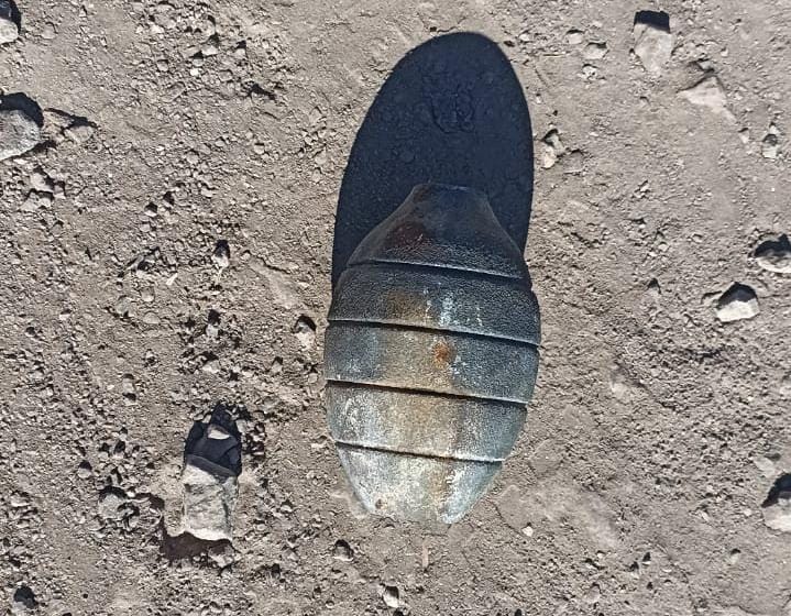 Detienen en Agua Prieta Sonora a mujer sinaloense; portaba una granada y dos armas de fuego exclusivas del ejército