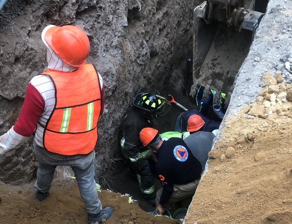 Un trabajador sin vida y otro herido por colapso de excavación en av. Río San Joaquín, en la CDMX