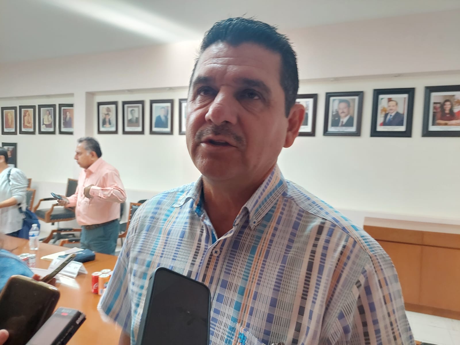 Recibe Salvador Alvarado 15 mdp de la regularización de vehículos chocolate; se van a invertir en pavimentos, dice el alcalde