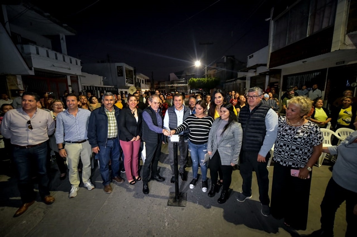 En 10 meses cambiarán todo el alumbrado de Mazatlán por lámparas LED, es la meta que se ha fijado el Alcalde, Édgar González