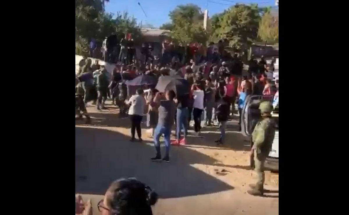 (VIDEO) Sale el Ejército Mexicano de la loma de Jesús María donde cayó Ovidio Guzmán