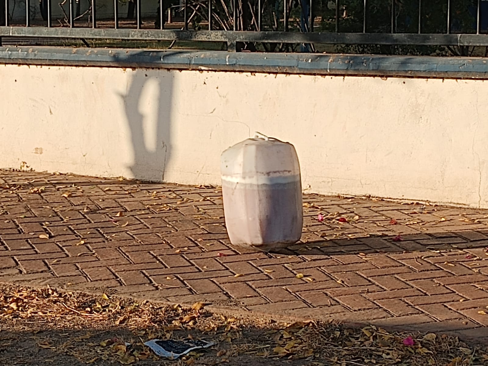 Grasa corporal u otra sustancia, se sigue examinado contenido de bidón abandonado en Culiacán: Gobernador