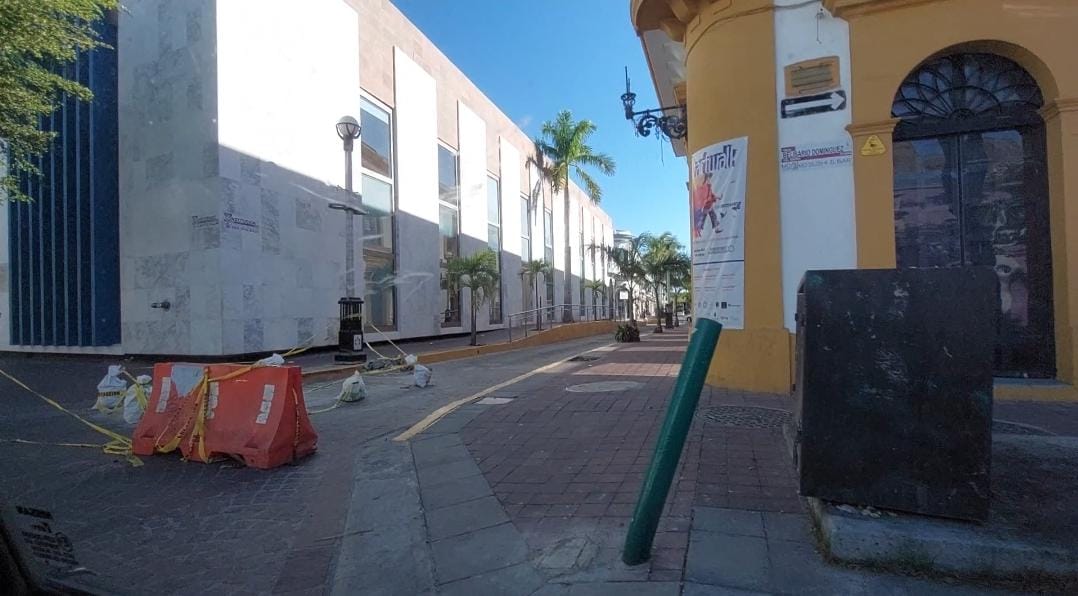 Autoridades bloquean vialidades que dan al Palacio Municipal en Mazatlán ante ola de violencia
