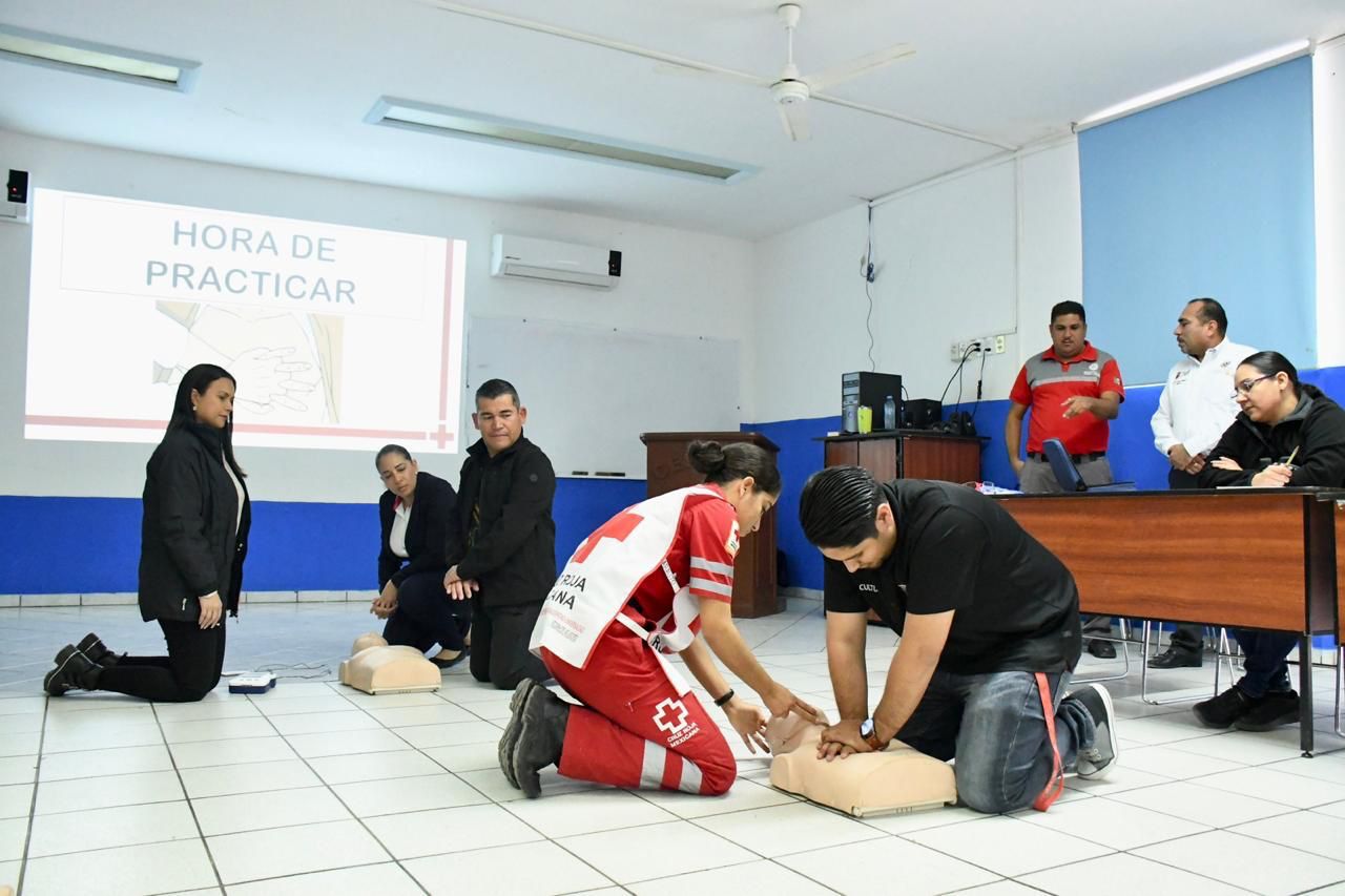 Protección Civil de Salvador Alvarado capacita a personal de edificios públicos para disminuir riesgos de trabajo