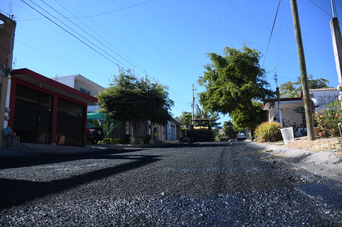 Reencarpetan vialidades en el fraccionamiento Los Ángeles, en Culiacán