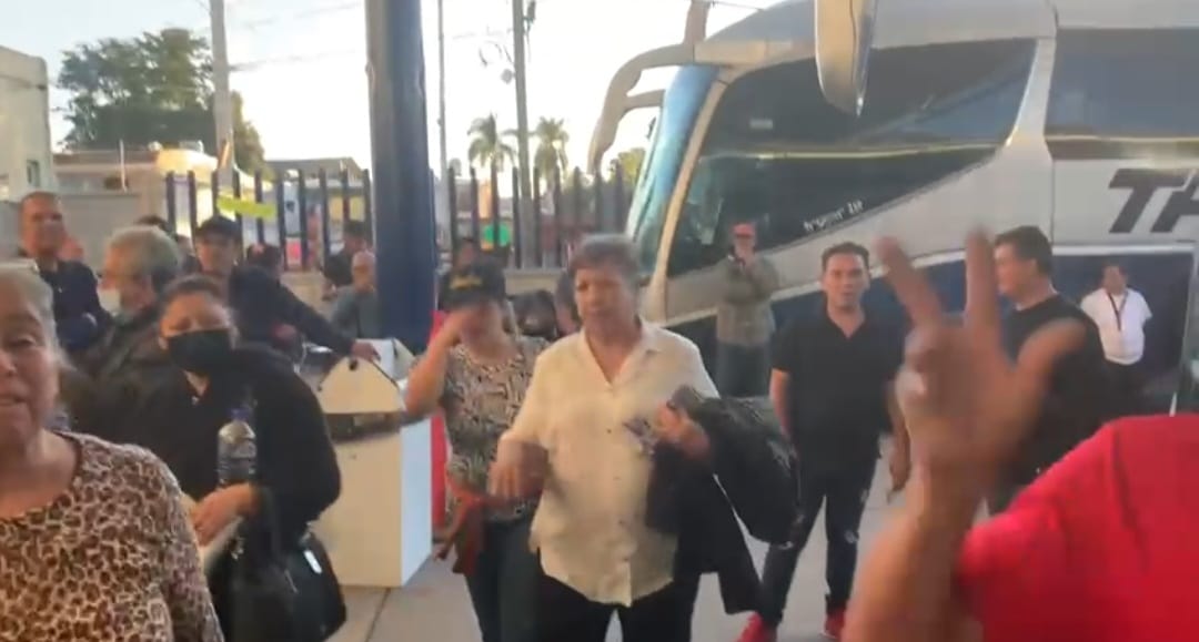 Caos en terminal de camiones federal en Los Mochis, todos los pasajeros quieren salir al mismo tiempo