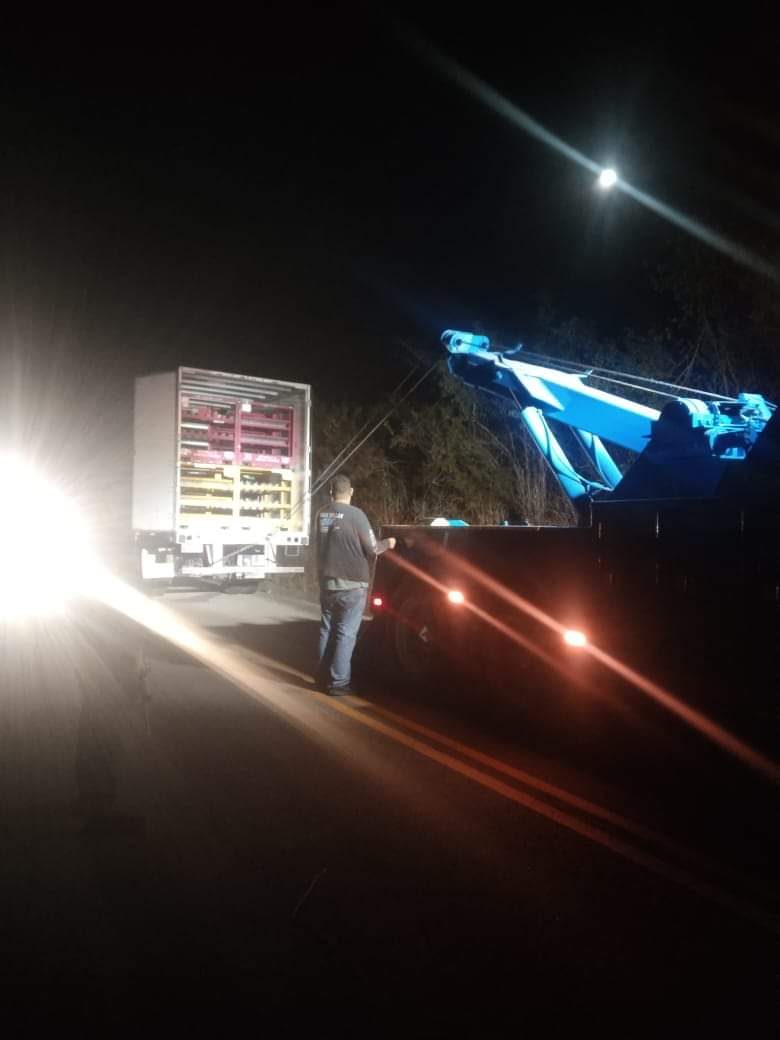 Ya fueron orillados los carros calcinados del ‘Jueves Negro’ en carreteras de San Ignacio