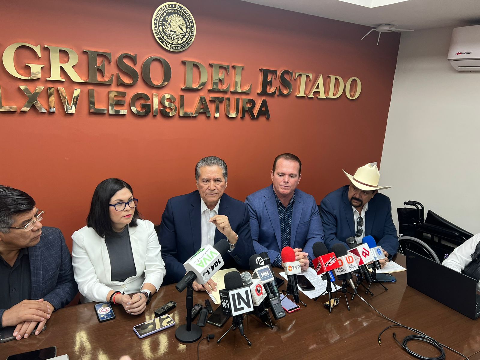 “Serénese, señor rector; no nos precipitemos”: Feliciano invita al diálogo a Madueña para reforma a Ley Orgánica