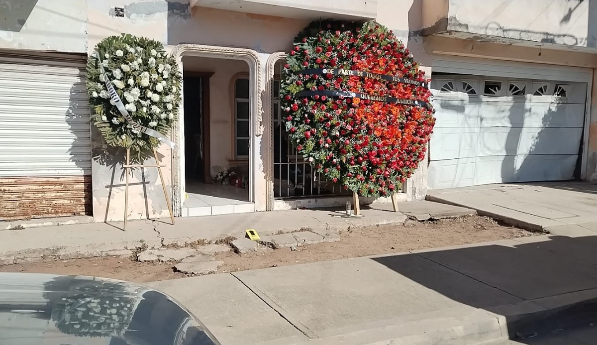 Con coronas de muertos en la casa de Don ‘Yoyo’ vecinos exigen justicia; familia denunciará ante la CEDH