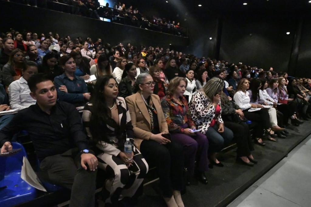 Más de mil maestras de preescolar se preparan en inclusión con justicia social en planteles