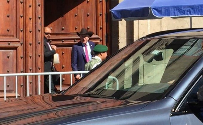 Previo a visita de Biden, Ken Salazar, embajador de EU ‘se echa una vuelta’ a Palacio Nacional