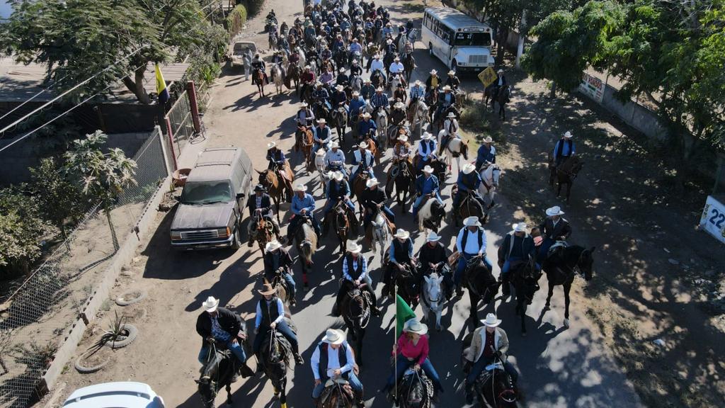 Encabeza Vargas Landeros primera cabalgata del 2023 en San José de Ahome