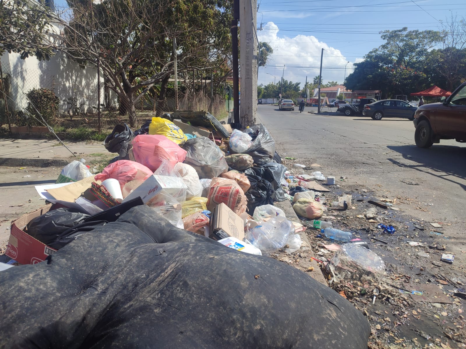 Paciencia les pide Édgar Zataráin a mazatlecos ante falta de alumbrado, recolección de basura y limpieza