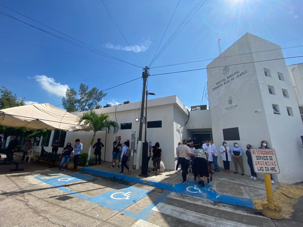 Desabasto de medicamentos en el ‘hospitalito’ de Mazatlán mantiene en la zozobra a usuarios, tienen más de un mes esperando surtan