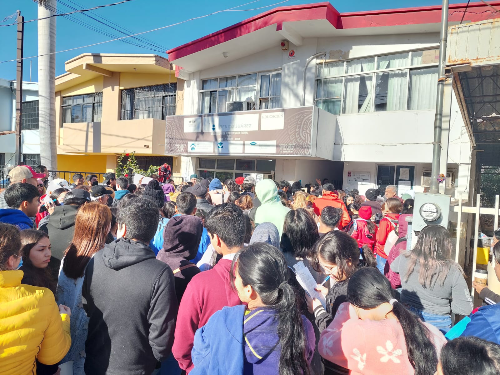 Impera el desorden en la tramitación de la beca Benito Juárez en Los Mochis