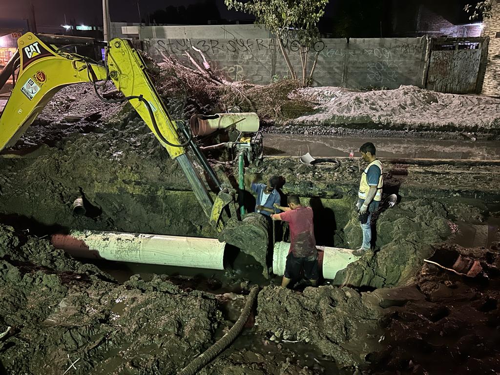 Se rompe tubería de drenaje que va a la planta de Urías 1; Jumapam interviene y logra repararla de noche