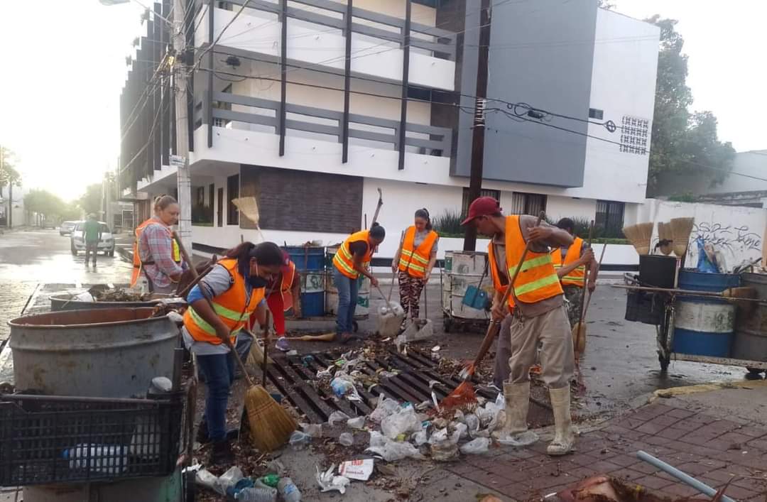 ¿Buscas trabajo en Mazatlán? Servicios Públicos tiene 60 plazas disponibles en barrido humano y parques y jardines