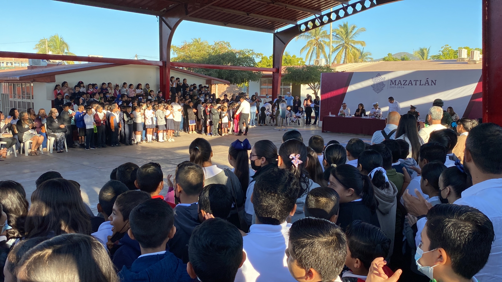 Se compromete alcalde de Mazatlán a construir aula de usos múltiples para la primaria ‘Simón Jiménez Cárdenas’
