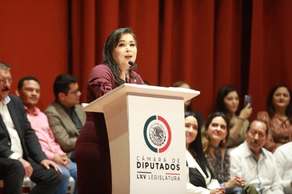 Rinde el primer informe de labores la diputada federal Ana Ayala, en Los Mochis