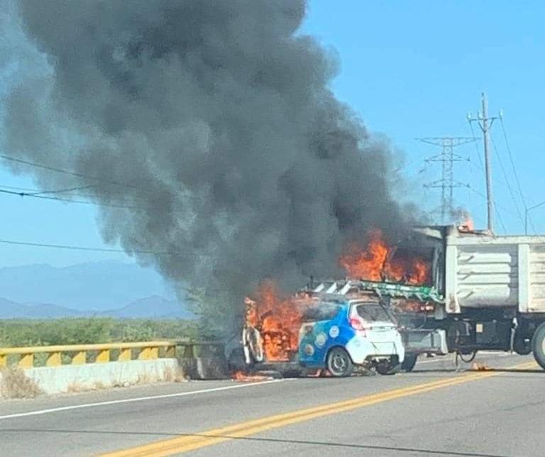 Se extiende pánico al sur de Sinaloa; quema de vehículos llega a Escuinapa