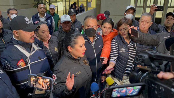 Videos: ‘Es inconstitucional’, reprocha Cuevas por operativo donde le encontraron propaganda contra Sheinbaum