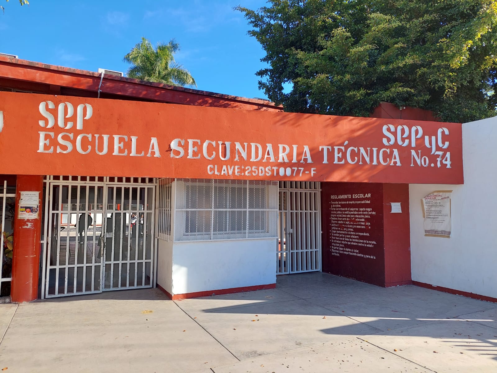 Suspenden de la secundaria ETI 74 al alumno que ingresó al plantel los brownies con mariguana