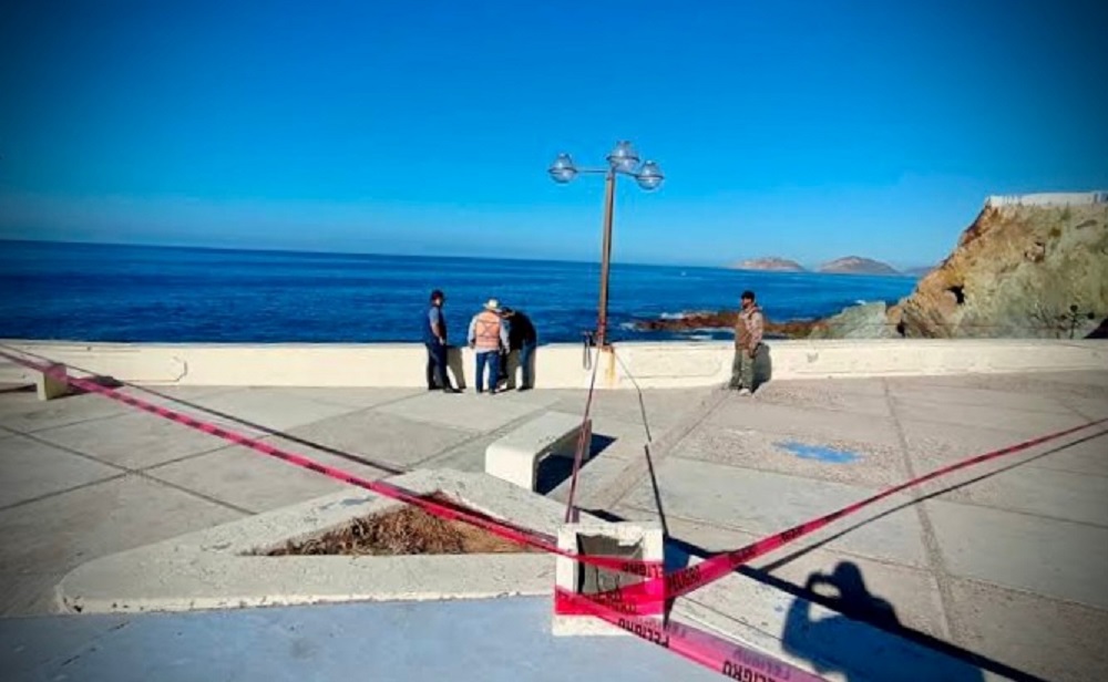 Este jueves inicia reparación de socavón que apareció en la explanada del monumento de la Mujer Mazatleca