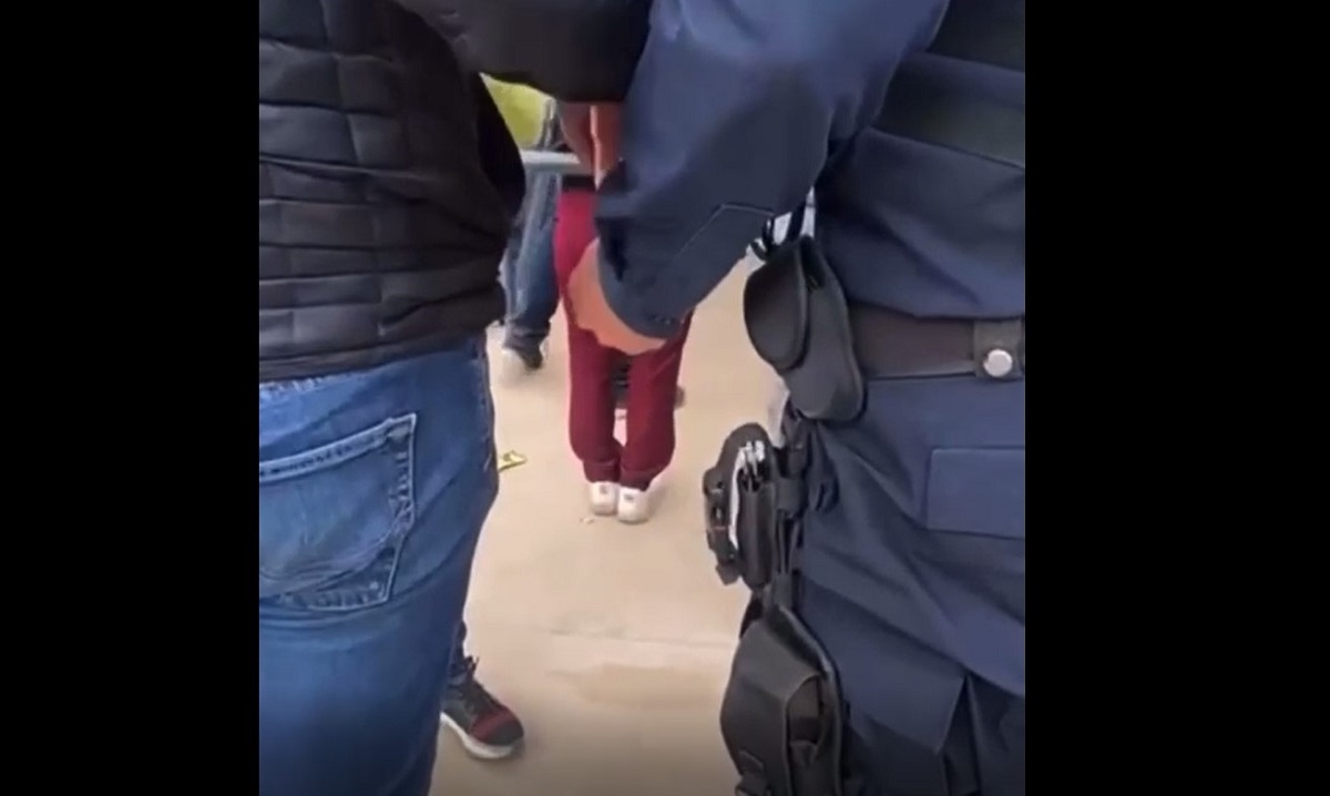 Circula en redes supuesto soborno a policía de Los Mochis por posible compra de boletos